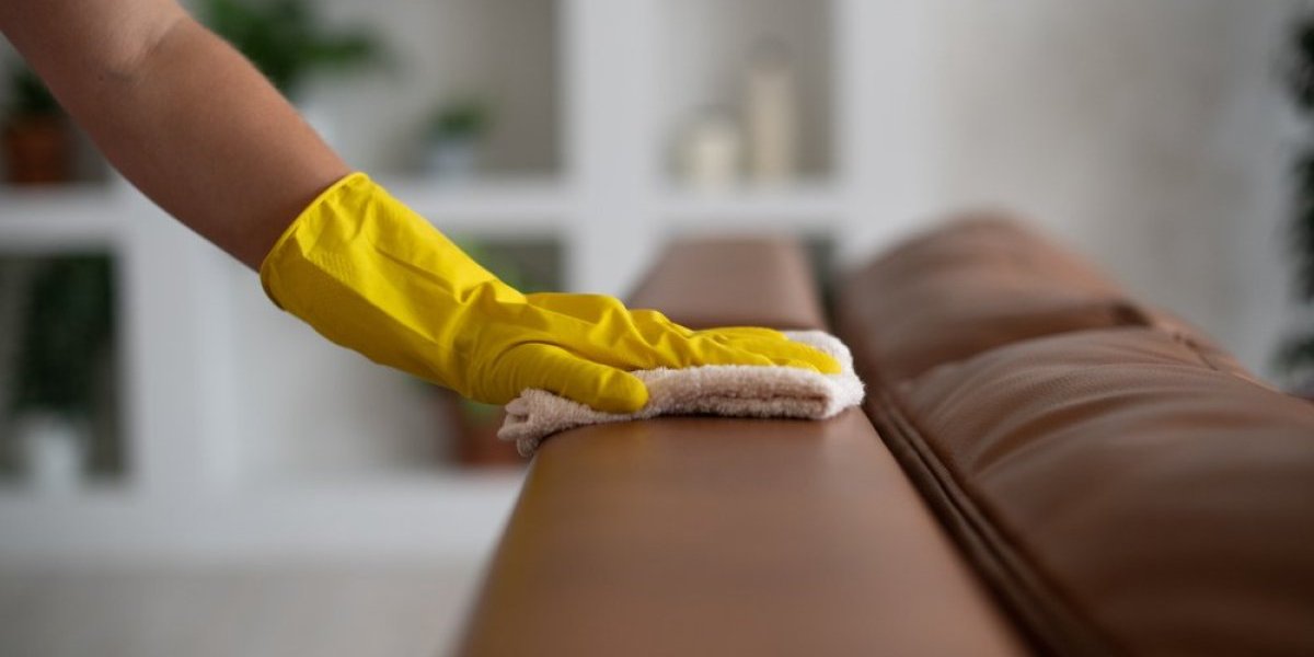 Sipala je ovo sredstvo na krpu i prebrisala sve ovo! 70 dinara košta, a zlata vredi