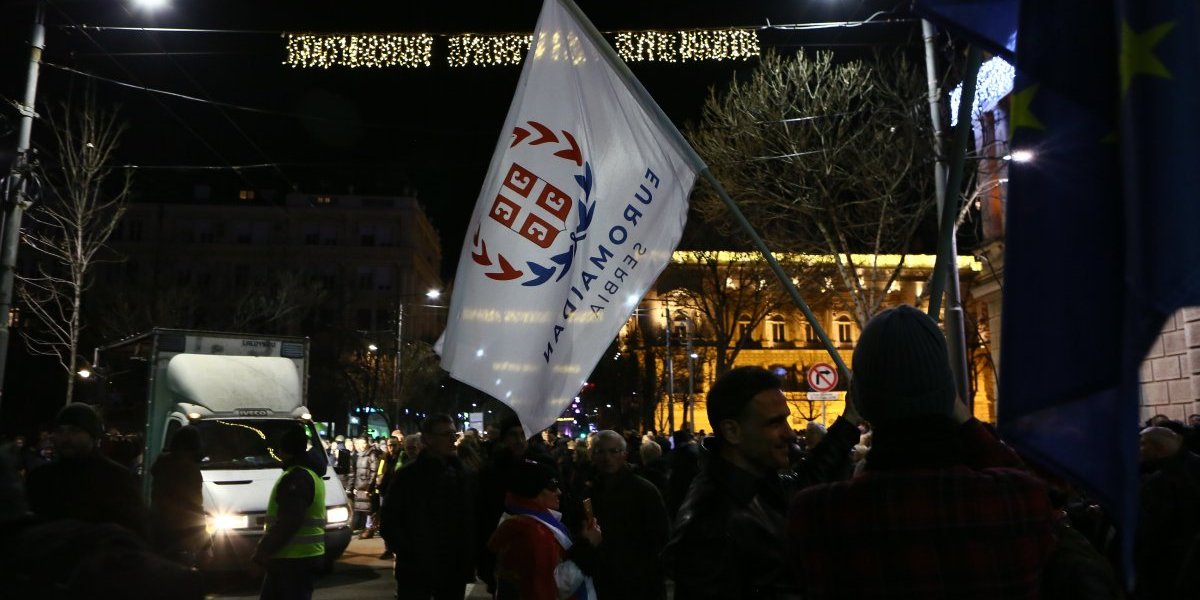 Završen protest! Đilasovci doneli zastave Evromajdana - Marinika najavila da neće štrajkovati glađu (FOTO/VIDEO)