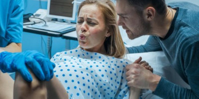 Žene u Srbiji sve kasnije rađaju prvo dete, pa je granica pomerena na 40. godinu, pokazuje statistika Republičkog zavoda za statistiku (RZS).