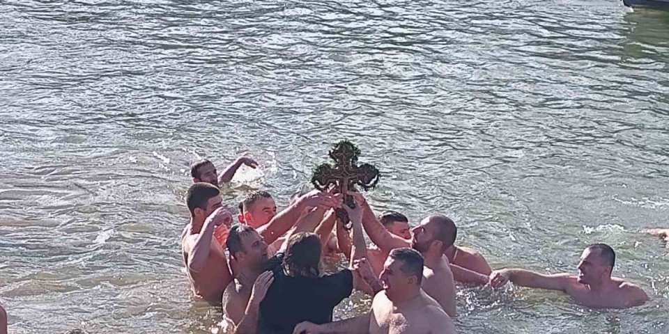 Za časni krst na Zapadnoj Moravi i na Rasini učestvovalo 350 plivača !