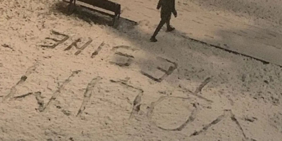 Gest jednog tate koji će vam naterati suze na oči: Poruka u snegu za sina koji je u bolnici!