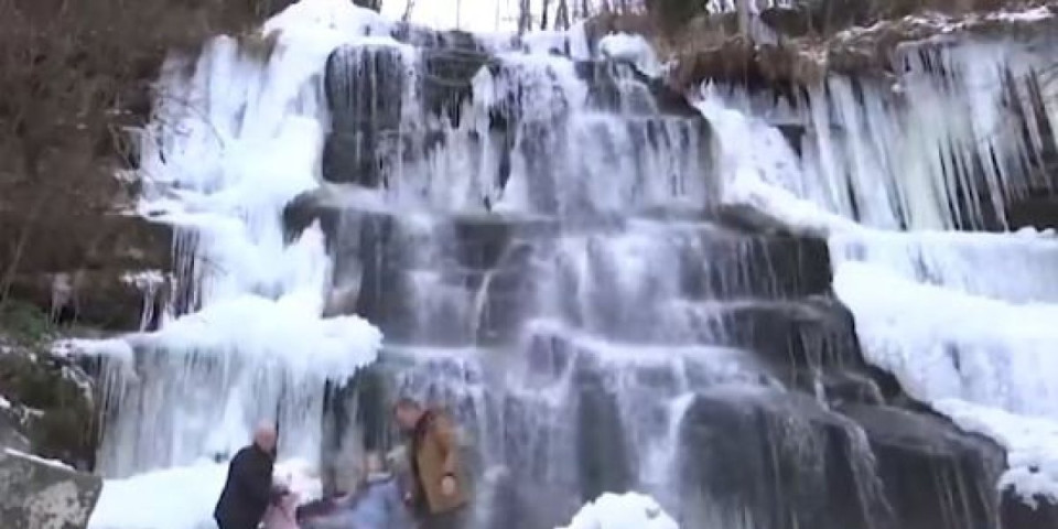 Svetski prizor, a nalazi se u Srbiji! Zaleđeni vodopad na Staroj planini atrakcija za sve posetioce
