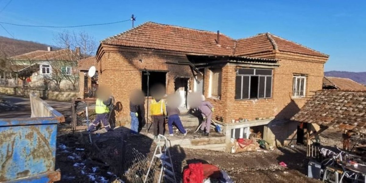 Zaposleni i osuđenici OZ Zaječar pomažu devetočlanoj porodici kojoj je izgorela kuća: Odrekli se suvih obroka