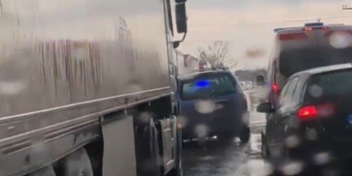 (VIDEO) Jedna osoba povređena na Ibarskoj magistrali: Saobraćajna nesreća kod Lazarevca