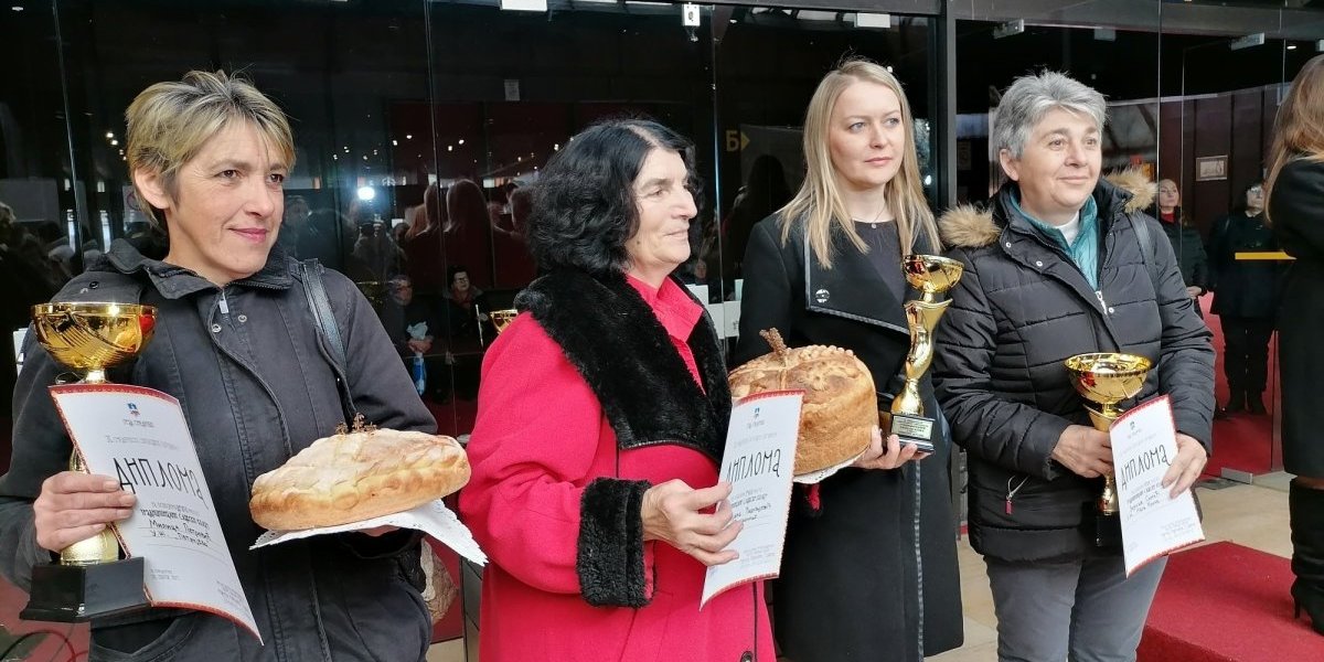 Nagrađene za Tradicionalni slavski kolač: Zorica Simić, Milica Petrović i Mirjana Radivojević
