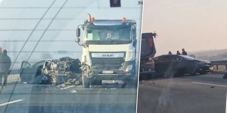Snimak jezivog sudara na autoputu "Miloš Veliki"! Kamion smrskao automobil, strahuje se da ima povređenih