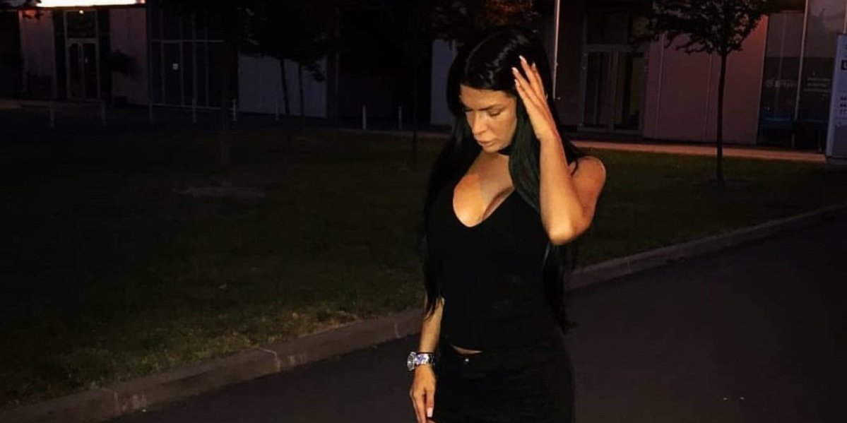 Uhapšena bivša rijaliti učesnica! Pokušala kolima da prođe kroz masu ljudi, povredila policajca