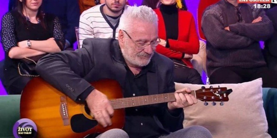 Nestorović uzeo gitaru u ruke! Doktor se podsetio mladosti: Mnogo je lepše svirati na plaži, nego biti u elitnim restoranima