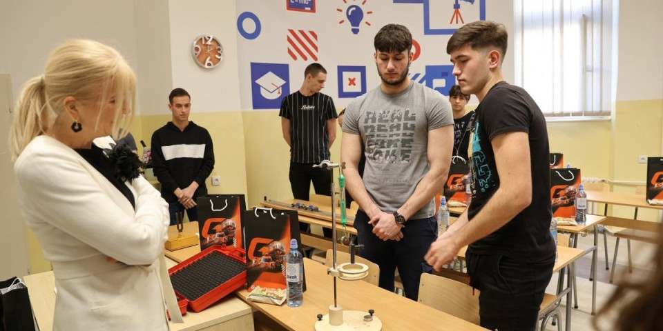 NIS podržao Elektrotehničku školu "Nikola Tesla" u Beogradu: Moderni kabinet za fiziku za nove uspehe srednjoškolaca