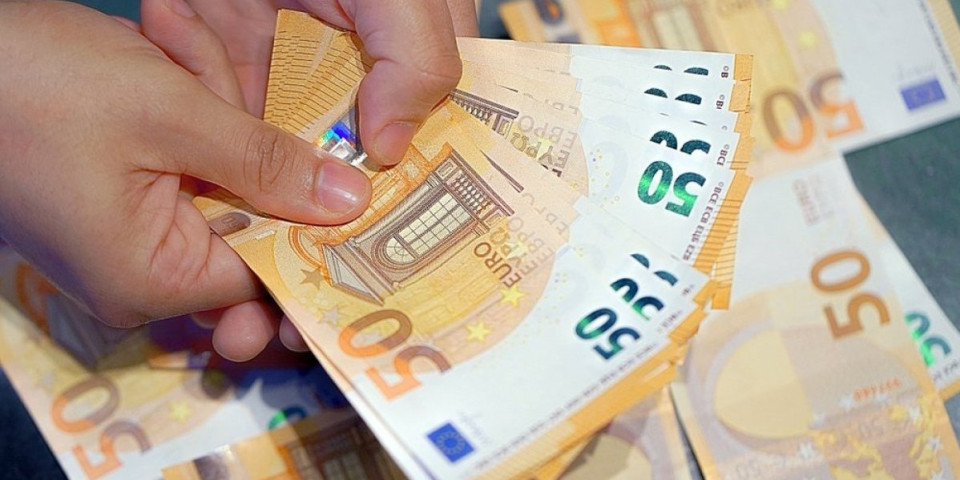 Ojadio klijente! Bankar iz Trebinja falsifikovao potpise, pa podigao desetine hiljada evra sa tuđih računa