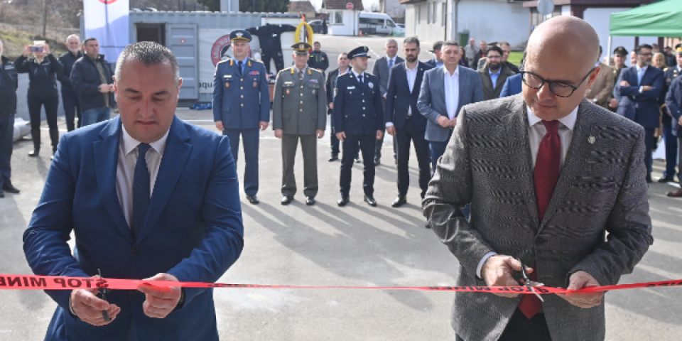 Širite znanje! Ministar Vučević otvorio Centar za obuku i testiranje u Centru za razminiranje u Velikoj Moštanici (FOTO)
