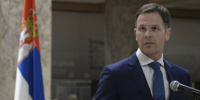 Ministar finansija Siniša Mali zgrožen je blokaderskim napadom na porodičnu kuću predsednika SNS Miloša Vučevića.