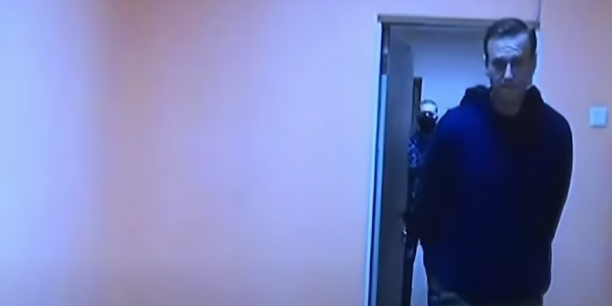 (VIDEO) Poslednji snimak Navaljnog! Ovako se ruski opozicionar ponašao kad su ga odveli u ozloglašeni zatvor!