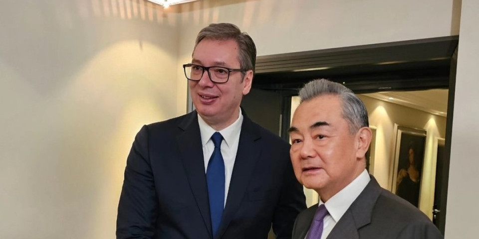 Vučić razgovarao sa ministrom spoljnih poslova Kine, obavestio ga o stepenu ugroženosti srpskog naroda na KiM i sve težih uslova za život!
