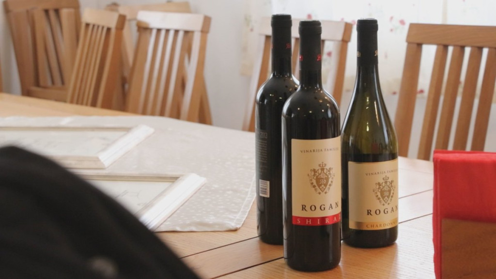 Vino iz Topole već godinama se služi na letu za Njujork! Dragan se ...