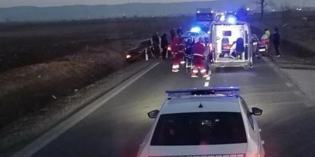 Stravična saobraćajna nezgoda kod Rume: Četiri osobe povređene u lančanom sudaru
