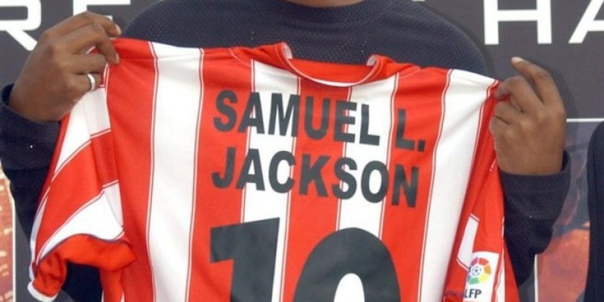 Semjuel Džekson sa dresom Atletiko Madrida.
