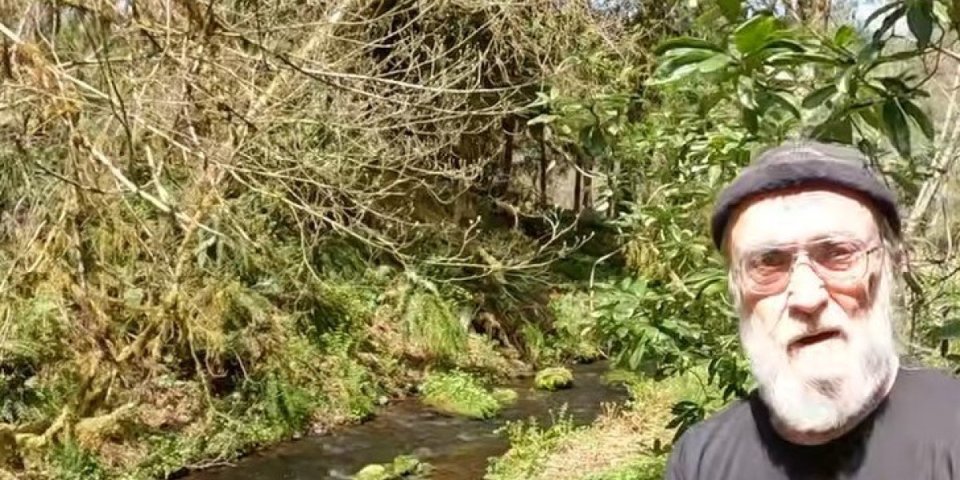 Živi sam u šumi pola veka! Izgleda duplo mlađe, proizvodi struju, a evo u čemu je tajna njegove vitalnosti (VIDEO)