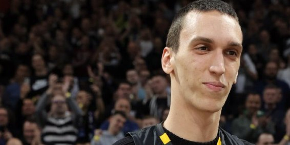 Pokuševski dobio otkaz u NBA, a nada se Partizanu: Toga nema u Americi (VIDEO)