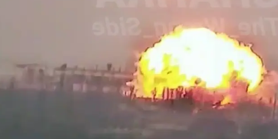 (VIDEO) Počelo je! Rusi bacili monstrum bombu, razneli sve i upali u grad! Stravičan snimak iz Ukrajine obišao planetu!