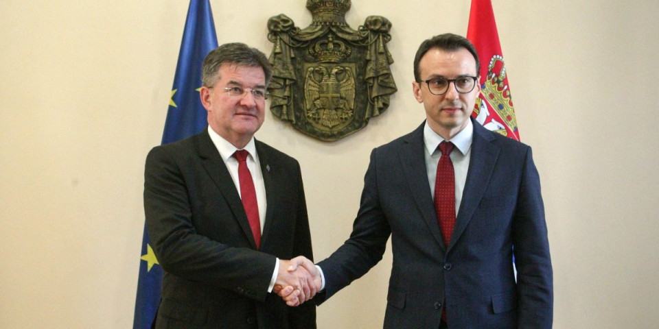 U Briselu počeo sastanak delegacija Beograda i EU predvođenih Petkovićem i Lajčakom!
