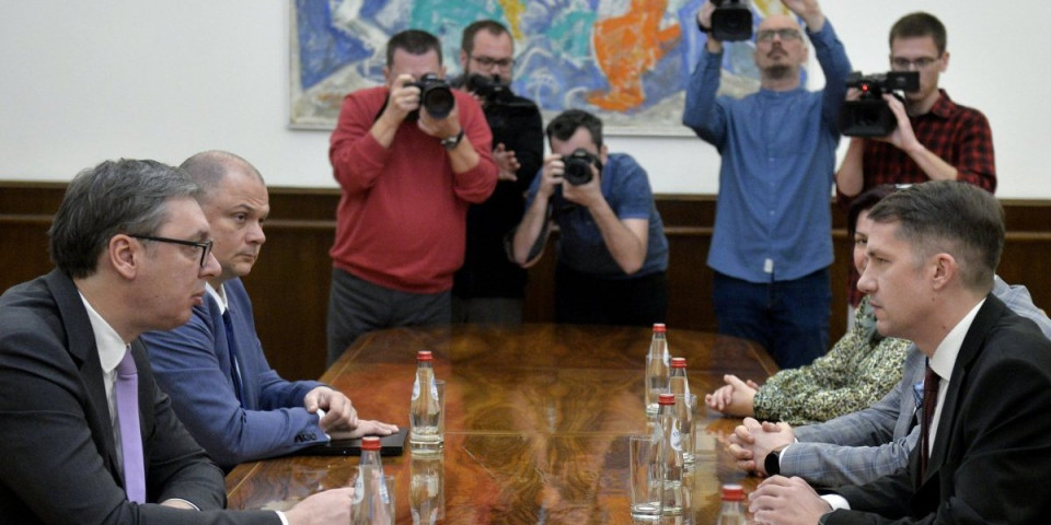 Vučić nastavio konsultacije o sastavu nove vlade razgovorima sa predstavnicima liste Saveza vojvođanskih Mađara!