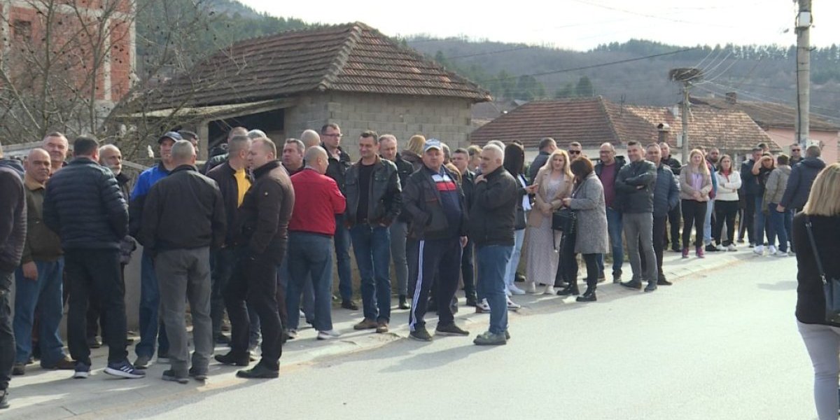 Stotinak Srba nije uspelo da podigne svoja dinarska primanja u Ranilugu!