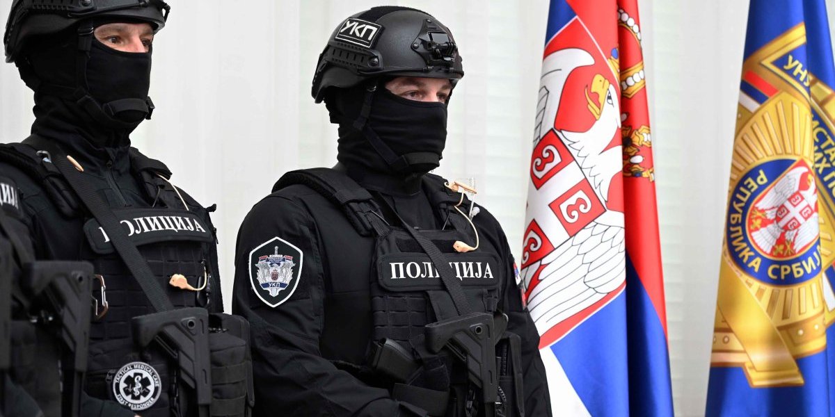 Hitno se oglasio MUP: Povređen policajac, 19 osoba privedeno na blokadama