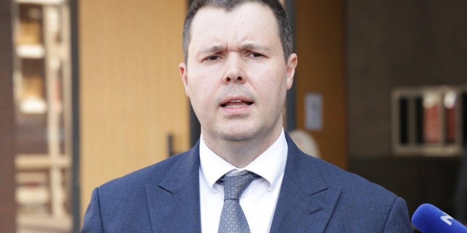 "Čekamo odgovore na pitanja, koje celo društvo željno iščekuje": Prve reakcije zastupnika porodica ubijene dece u "Ribnikaru" (VIDEO)