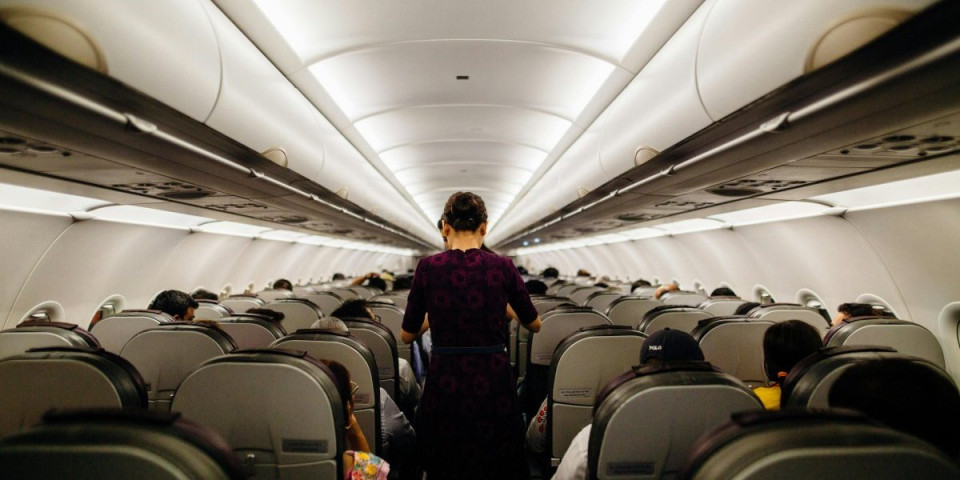 Ovo su najgora mesta u avionu! Stjuardesa otkrila šta putnici na njima mogu da očekuju