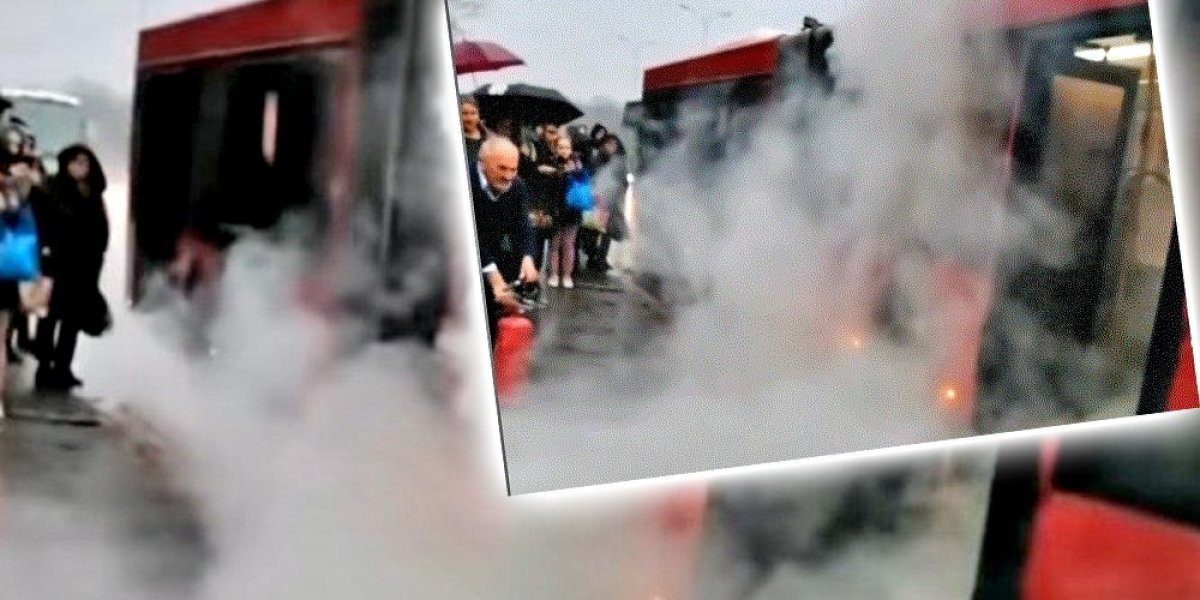 Drama na Obrenovačkom putu! Gori autobus 511, oblak dima kulja u nebo (VIDEO)