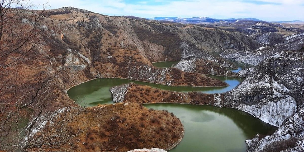 Sa ovog vidikovca pogled puca na veličenstvene meandre Uvca: Veliki vrh pleni svojom lepotom, stići do njega prava je avantura (FOTO)