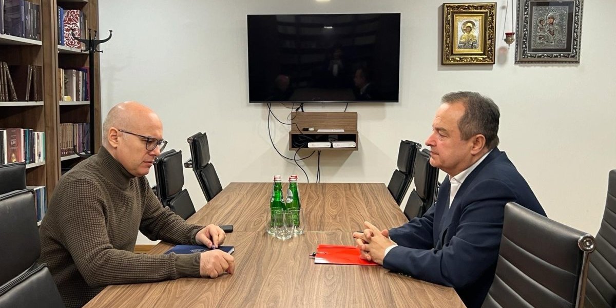 Svaki detalj će biti ispitan! Oglasio se Dačić o drvetu oborenom na putu kojim je prolazio premijer Vučević!