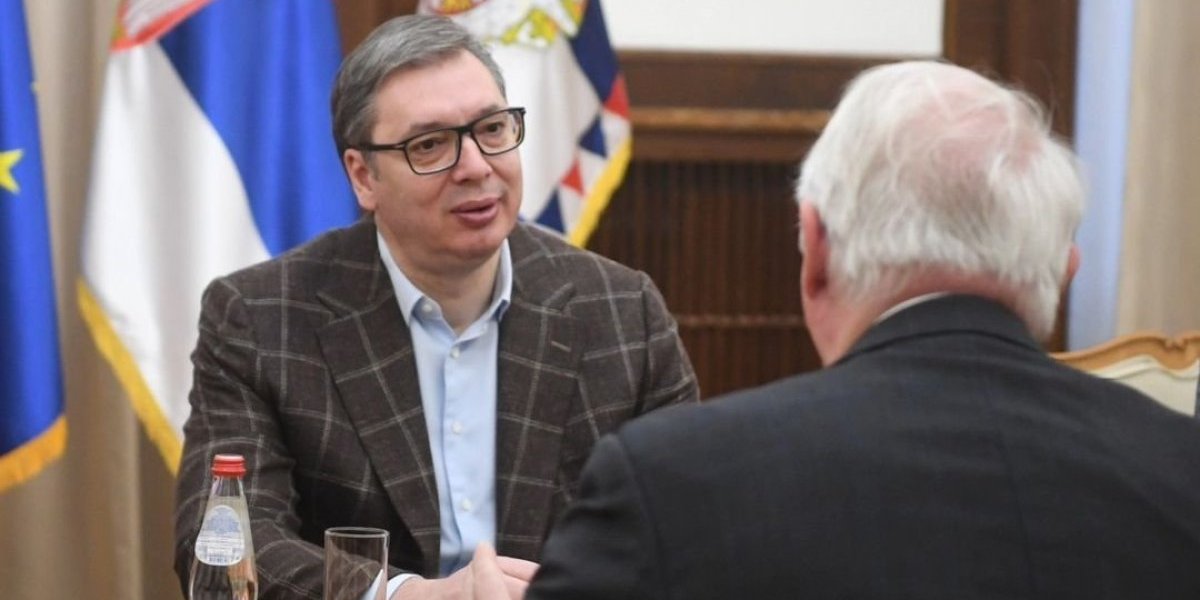Vučić razgovarao sa Hilom: Srbija ostaje privržena održanju mira i stabilnosti u regionu!