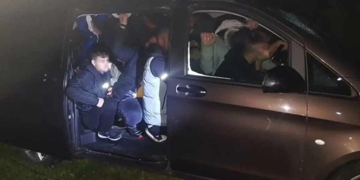 Beograđanin uhapšen u Pirotu: Policija mu u vozilu pronašla 12 Palestinaca