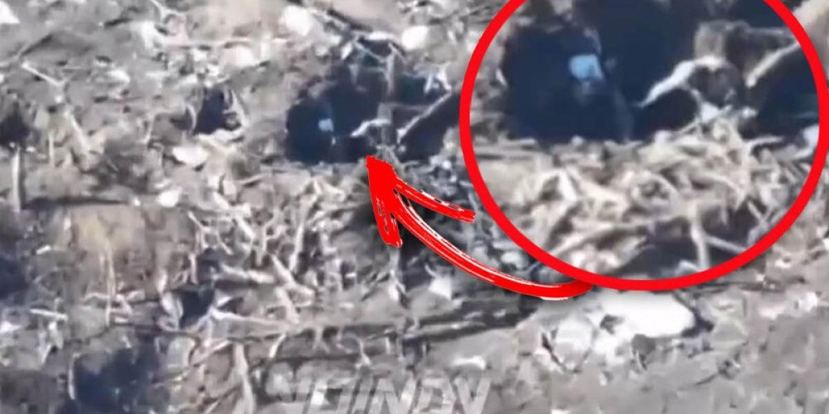 (VIDEO) Pravi užas rata! Snimak ruskog drona obišao svet: Bacio bombu na Ukrajince, jedan izašao iz jame i uradio šokantnu stvar!