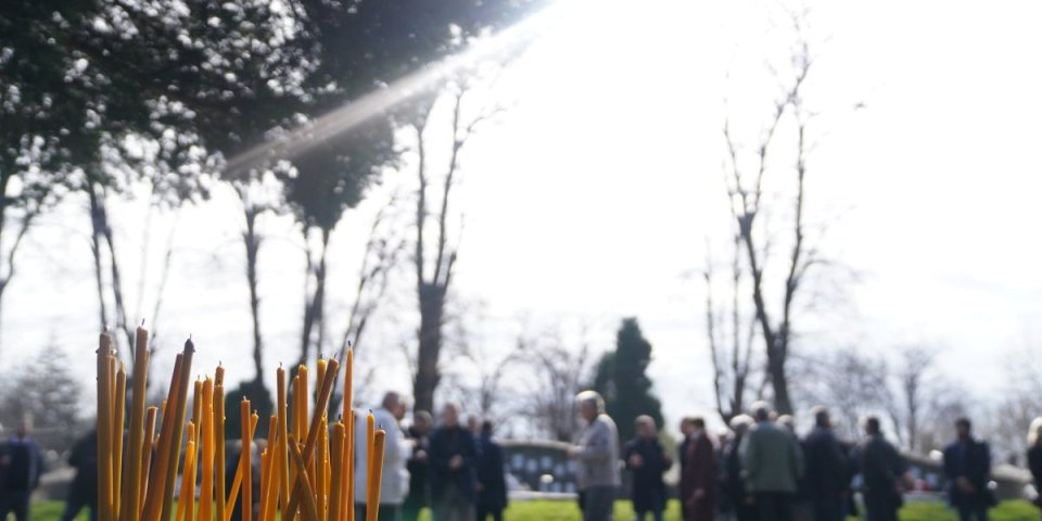 Kakva tragedija: Otac i sin preminuli istog dana