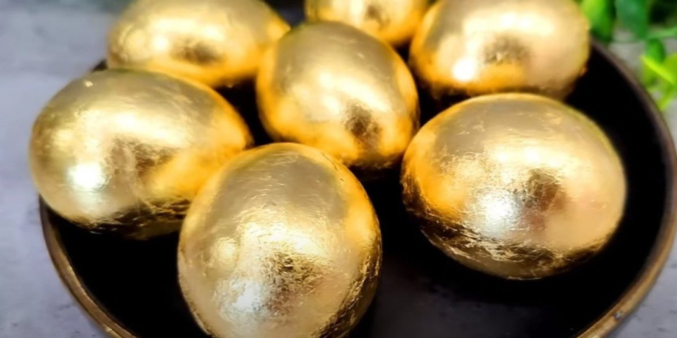 Zlatna jaja za Vaskrs! Tehnika farbanja koja je zaludela milione ljudi na mrežama (VIDEO)