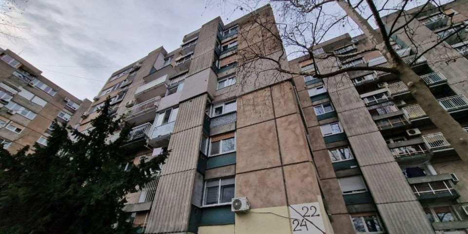 Užas u Novom Sadu: Nepoznata osoba pala sa zgrade, lekari konstatovali smrt