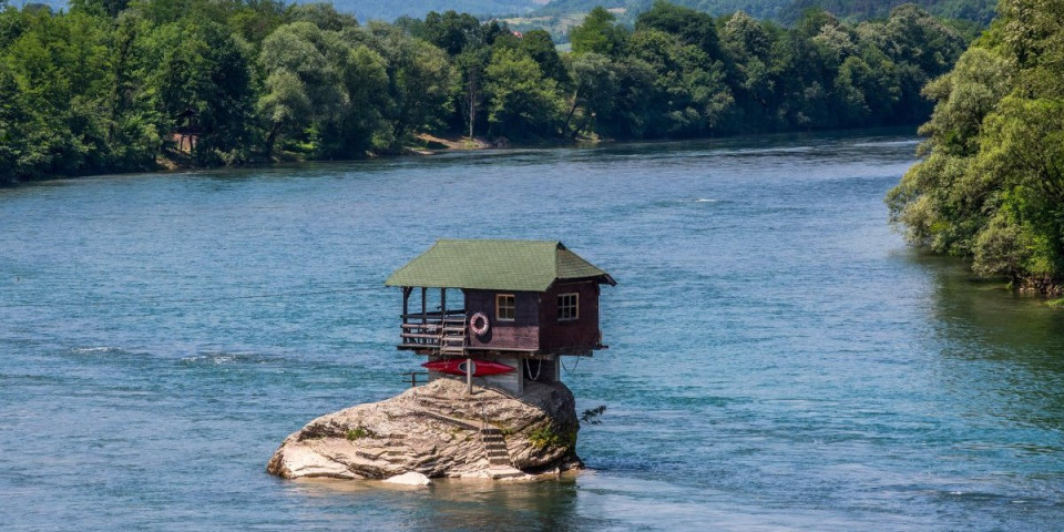 Užas na Drini: Pronađeno telo muškarca, hitne službe na terenu