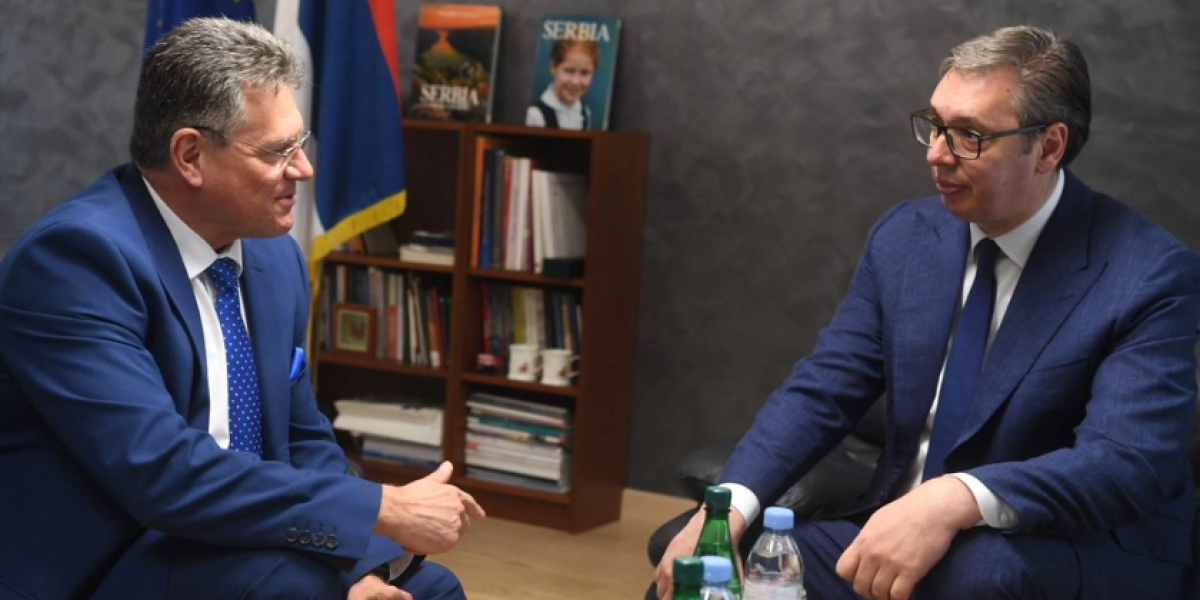 Odličan susret i prilika da razmenimo mišljenja o održivosti energetskih sistema! Vučić se sastao sa Marošem Ševčovičem