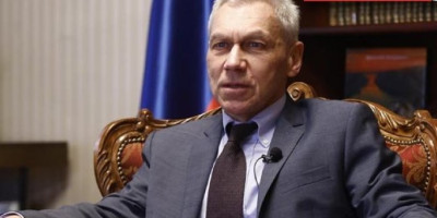 Situacija u Srbiji ostaje pod kontrolom vlasti, ali je poprimila karakter obojene revolucije, izjavio je ruski ambasador u Srbiji Aleksandar Bocan-Harčenko.