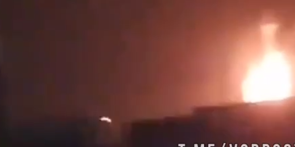 (VIDEO) Nema kraja! Novi brutalan napad na Rusiju! Izbio veliki požar nakon eksplozije, pojavili se prvi snimci!