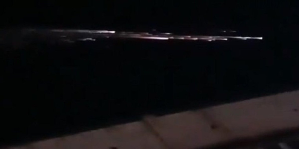 (VIDEO) Šta to leti iznad ruskog grada, "vatrena lopta" obasjala nebo! NLO digao na noge Habarovsk, Moskva ćuti!