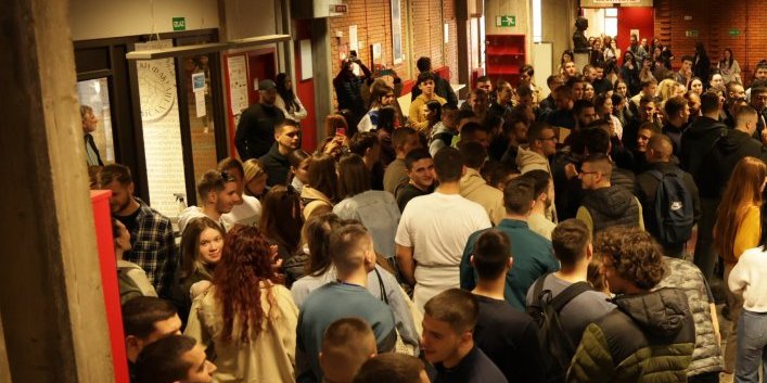 (VIDEO) Ovako se to radi! Profesor najurio blokadere!