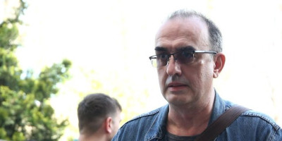 Ideolog blokadera koji već mesecima radi na rušenju Srbije, Dinko Gruhonjić, udružio se sa jednim od najvećih albanskih srbomrzaca u napadima na Srbiju i predsednika Aleksandra Vučića.