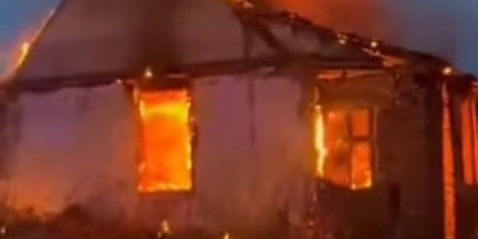 Izgorela kuća u Somboru, jedna osoba spasena! Veliki požar buknuo u naselju Bezdan!