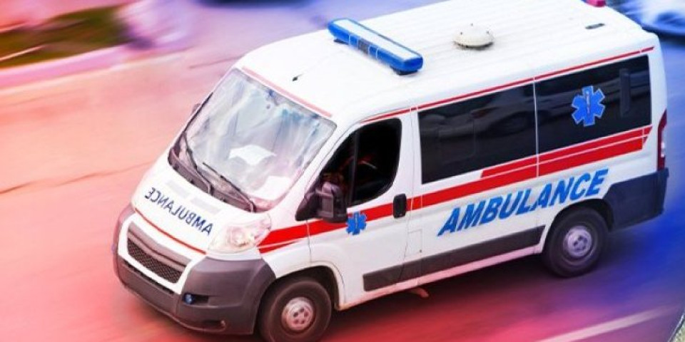 Bizarna nezgoda u Vranju: Pao zvučnik na trudnicu dok je sedela u kafiću