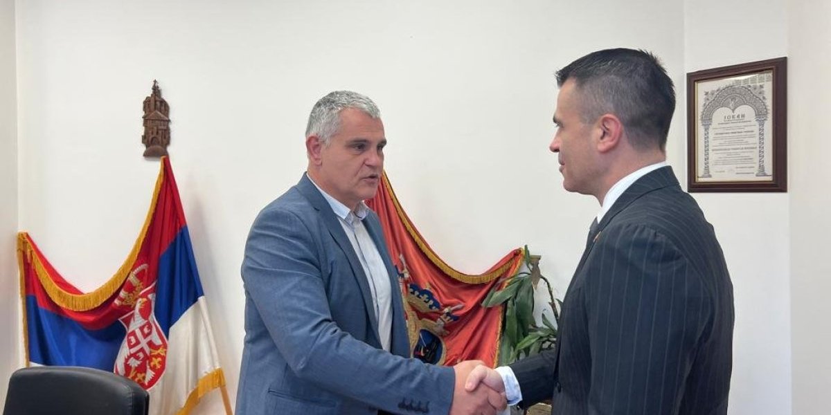 Milićević u Topoli: Mladi u letnjim kampovima treba da uče o svom nacionalnom identitetu (FOTO)