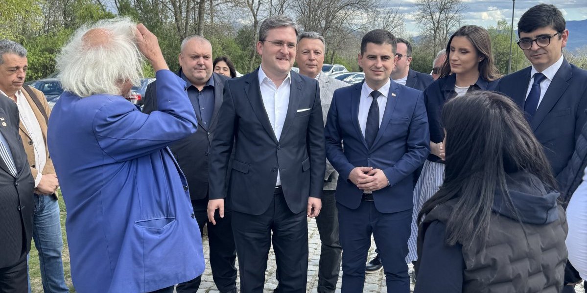 Sjajan povod: Ministar Selaković obišao radove u okviru Spomen-kompleks na Čegru kod Niša (FOTO)